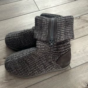 SO Sweater Boots